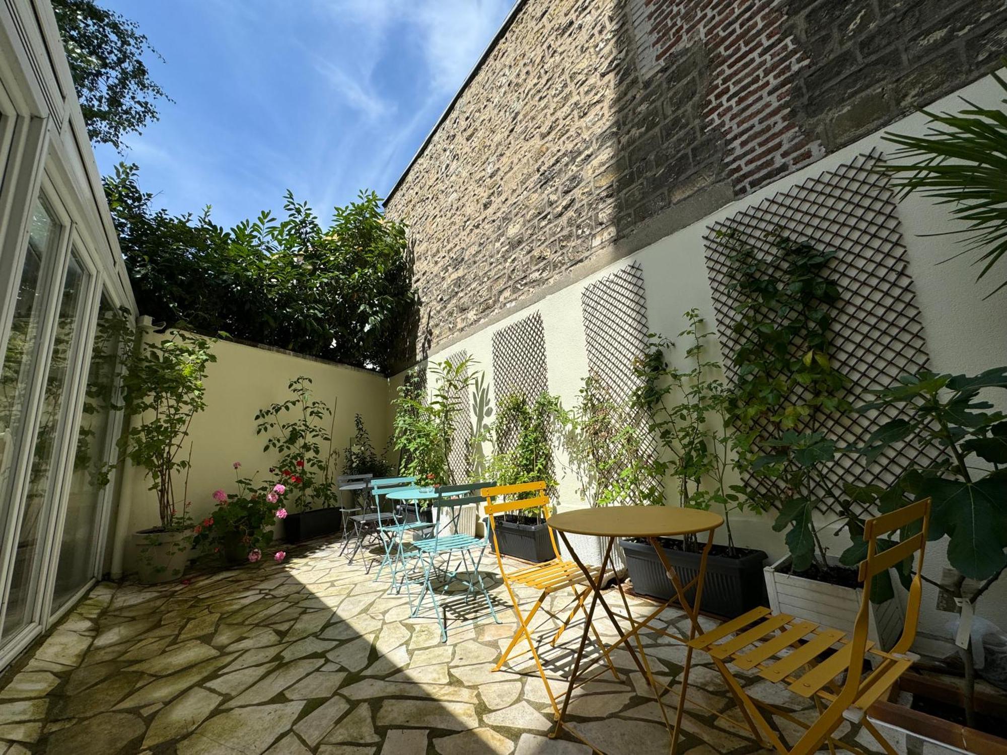 Hipotel Lilas Gambetta Париж Екстериор снимка