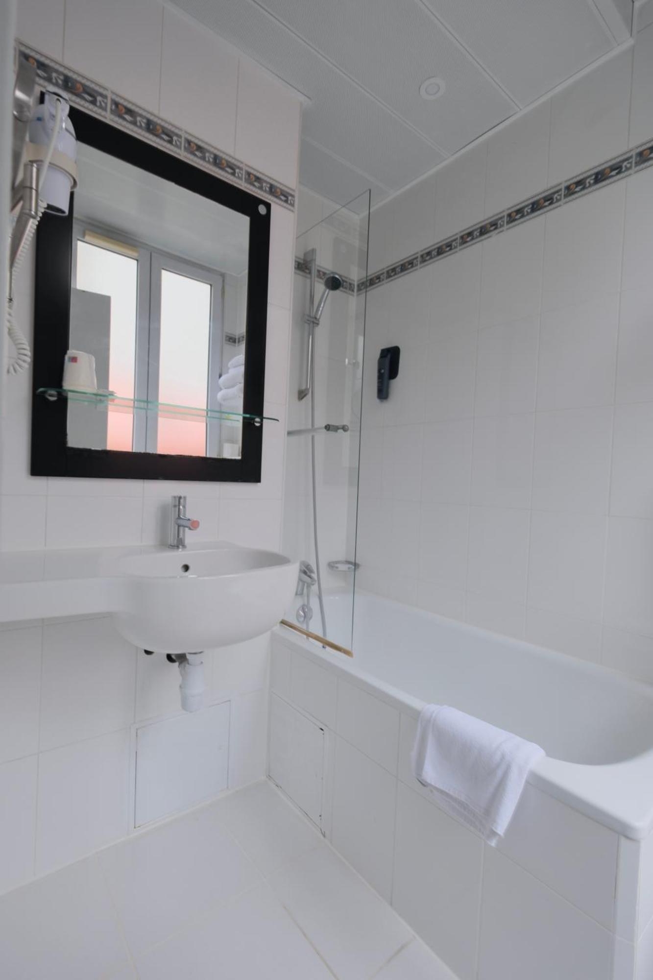 Hipotel Lilas Gambetta Париж Екстериор снимка