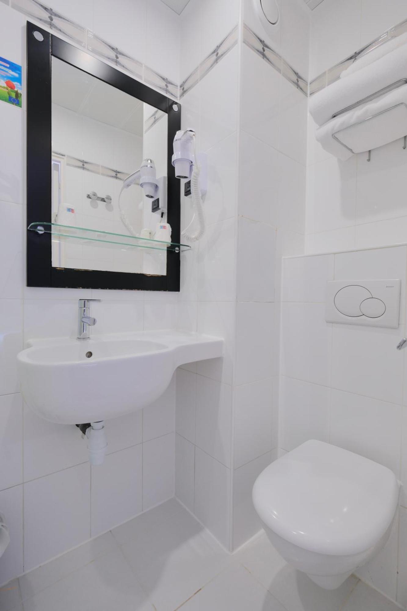 Hipotel Lilas Gambetta Париж Екстериор снимка