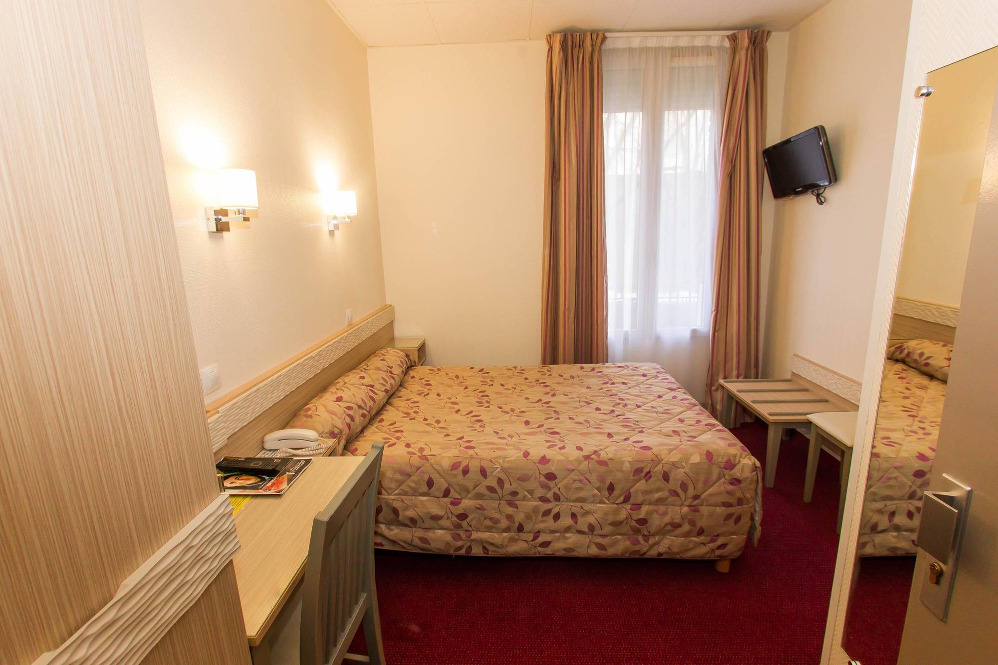 Hipotel Lilas Gambetta Париж Екстериор снимка